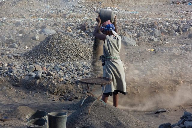 Comunidade feminina de Cabo Verde transforma resíduos da construção civil em elementos de design  - Imagem de Destaque