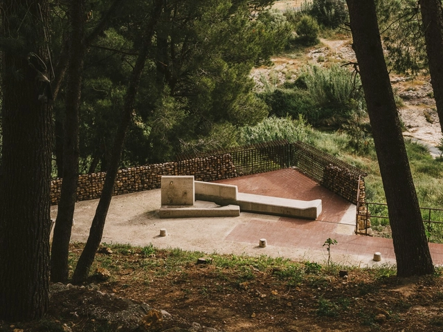 Promenade en Les Coves de Vinromà / Bona fide taller - Fotografía exterior, Espacio Público