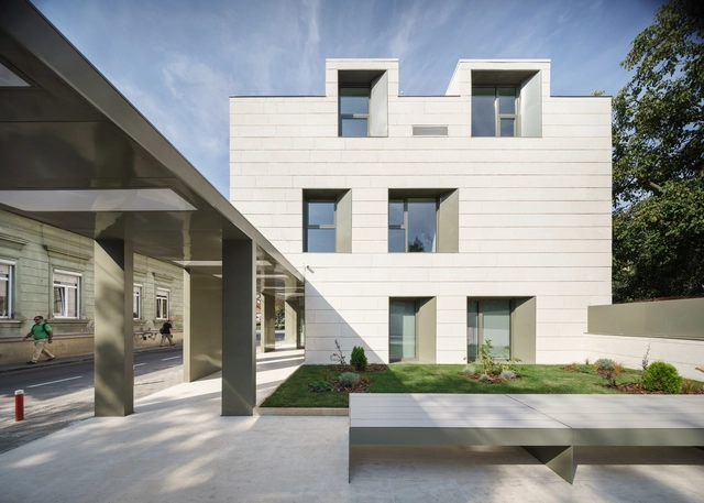 当代设计重唤古老沟渠，街角交汇处的诊所 / Vlad Sebastian Rusu Architecture Office - 建筑图, 药疗设施
