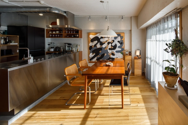 Casa U / rivvon inc. - Fotografía interior, Interiores Residenciales, Cocina, Sillas