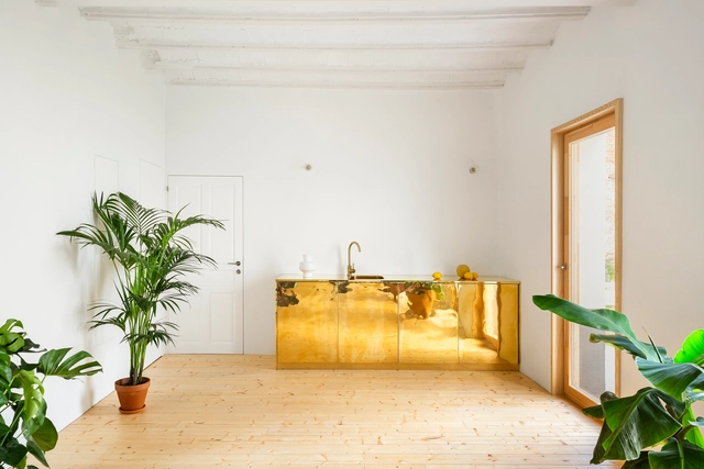 Transformación de vivienda en patio de medianera de Lavapiés / KRI - Fotografía interior, Renovación, Fachada