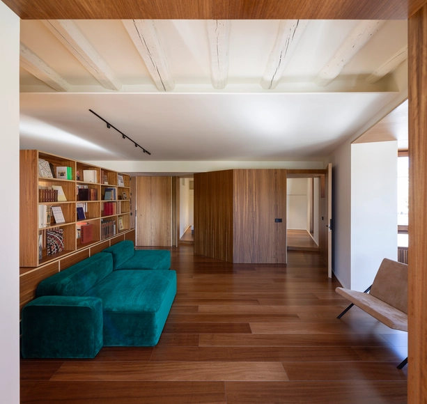 J2Em – Remodelación en un chaflán / MID estudio - Fotografía interior, Decoración Y Ornamento, Puerta