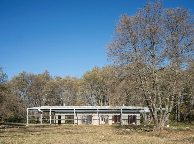 Cobertizo Santo Caralampio / Arturo Franco - Fotografía exterior, Casas, Bosque