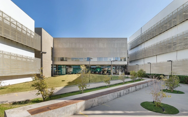 CME – Central de Material Esterelizado da PUC Minas / Horizontes Arquitetura e Urbanismo - Fotografia de Exterior, Outros Edifícios, Fachada