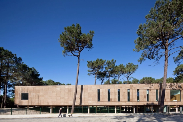 松林间冲浪中心 / Branco Cavaleiro Architects - 建筑图, 体育建筑, 表皮