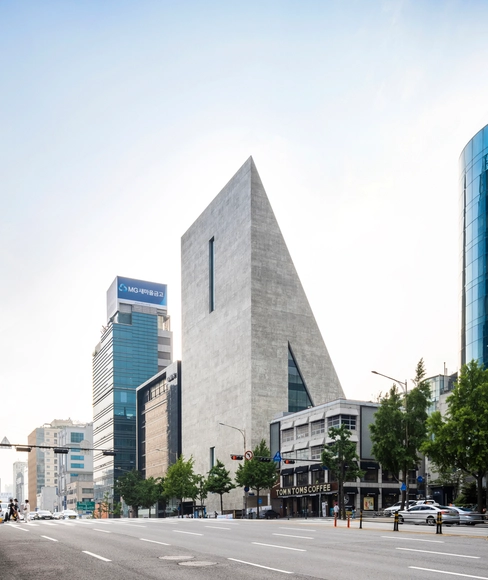 Herzog & de Meuron Completes its Concrete ST / Songeun Building in Korea  - Featured Image