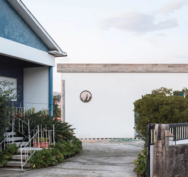 House Under a Big Roof / fala - Exterior Photography, Houses, Door