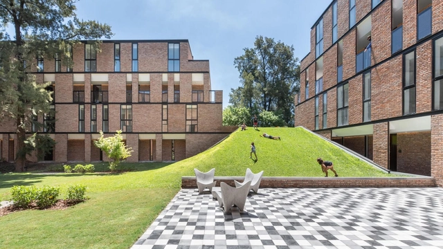 Costura urbana: 15 edifícios com térreos livres - Imagem de Destaque