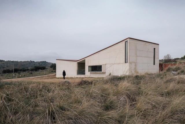 Cementerio Municipal de La Colilla / Arturo Blanco Herrero + Alegría Colón Mur - Fotografía exterior, Cementerio