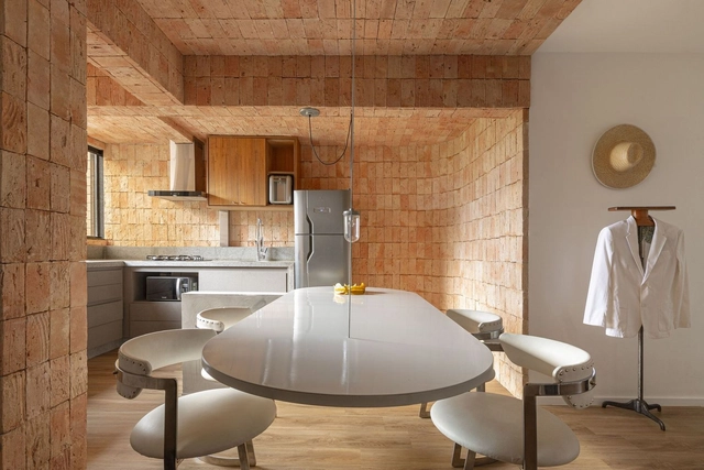 Exposed Brick in Interiors: 5 Examples of Rustic Warmth - Featured Image