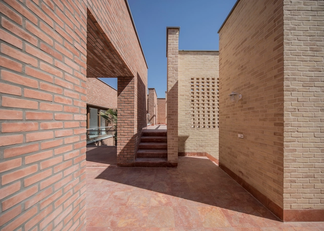花园环抱的住宅，庭院之家 / Ayeneh Office - 建筑图, 独立住宅, 表皮