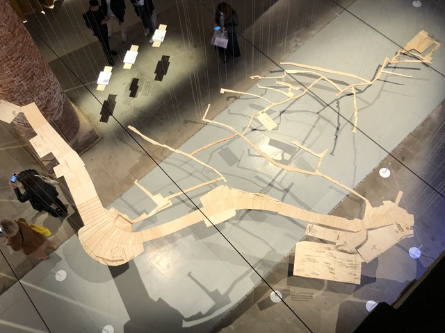 Caminerías, escaleras y jardines de La Palomera en Caracas: La instalación de Enlace Arquitectura para la Bienal de Venecia 2021 - Imagen Principal