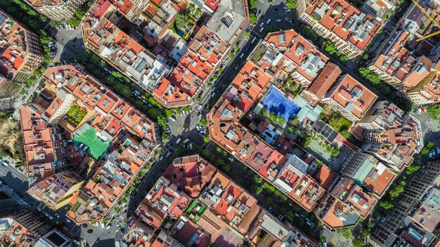Barcelona: convirtiendo peatones en ciudadanos (Algunos conceptos urbanísticos vigentes en la ciudad postpandemia) - Imagen Principal