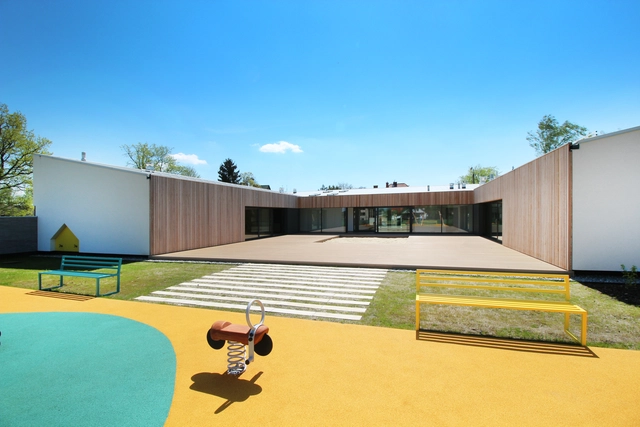 Jardín infantil en Adamów / xystudio - Fotografía exterior, Kindergarten