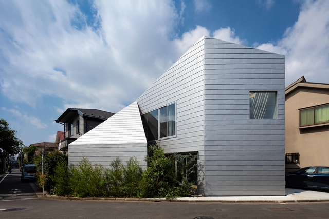 被三个三角庭院围住的‘方形居住空间’，K2 住宅 / A.A.E. - 建筑图, 独立住宅, 表皮