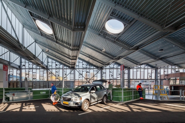Migração de materiais: como a arquitetura se transforma entre as fronteiras - Imagem de Destaque