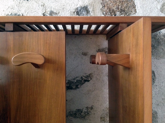 No hay arquitectura pequeña: Un perchero en la casa de Miguel Fisac - Imagen Principal