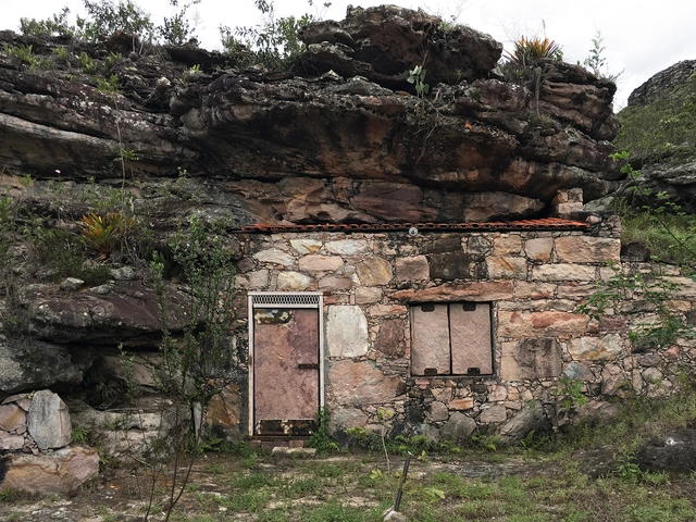 Arquitetura de pedra: sensibilidade ambiental nas ruínas da Chapada Diamantina - Imagem de Destaque