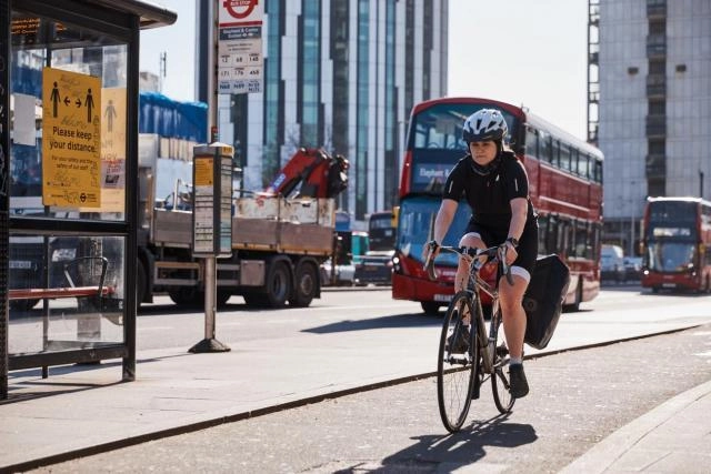 ¿Cómo utiliza Londres las tarifas de uso de las carreteras para abordar la contaminación del aire y la desigualdad? - Imagen Principal