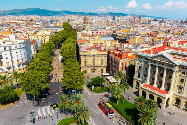 El regreso a la ciudad post-covid: Reflexiones hacia un turismo urbano sostenible en Barcelona - Imagen Principal