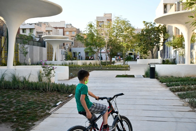 合欢树听障友好型城市公园 / Ashrafi & Zad - 建筑图, 公园