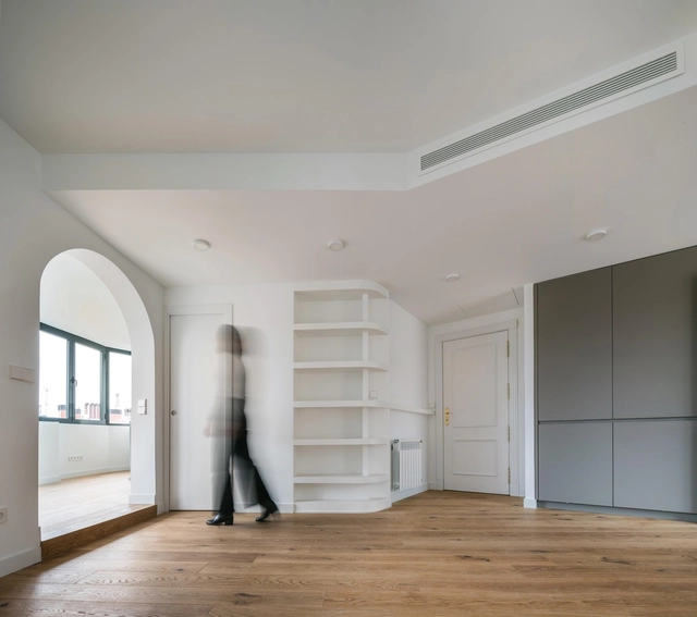 Casa 1 solana para 2 terrazas / Puerto y Martín Arquitectos - Fotografía interior, Interiores De Apartamentos, Puerta, Escaleras, Fijación Vigas, Fachada, Barandas, Pilares, Sillas