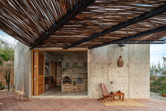 La casa del sapo / Espacio 18 Arquitectura - Fotografía interior, En Detalle, Patio, Fijación Vigas, Fachada, Sillas, Mesas