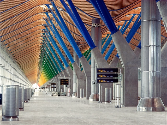 Aeroportos: exemplos em plantas e cortes - Imagem de Destaque