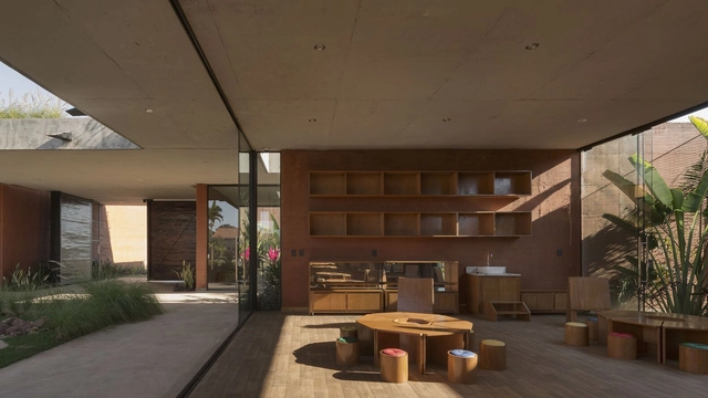 Centro de la primera infancia / Equipo de Arquitectura - Fotografía interior, Guardería, Fijación Vigas, Fachada, Mesas