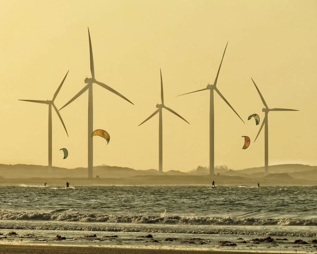 New Regulations and Private Initiatives are Pushing the Transition to Clean Energy - Featured Image