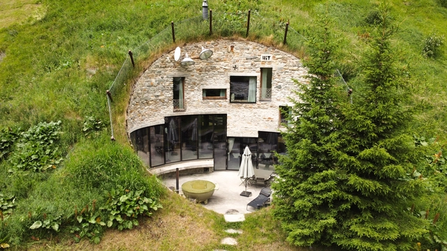 Localidad y legalidad: la historia detrás de Villa Vals en Suiza - Imagen Principal