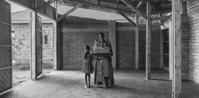 A Casa de Jajja: casas auto-construídas para mulheres em Uganda - Imagem de Destaque