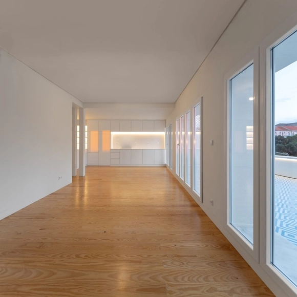 Apartamento Duplex Graça II SLD / João Tiago Aguiar Arquitectos - Fotografia de Interiores, Interiores De Apartamentos, Porta, Fachada, Corrimão