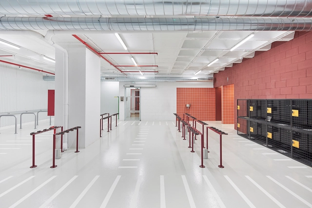 Parking para vehículos ligeros en Barcelona / m2 arquitectas - Fotografía interior, Interiores Deportivos
