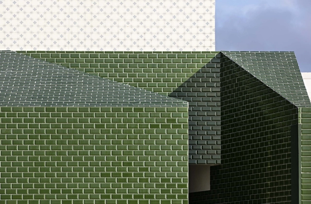 Cerâmica vs. porcelanato: conheça as diferenças entre os revestimentos frios - Imagem de Destaque