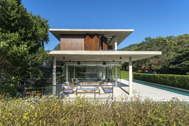 Casa Porto da Lagoa / Marchetti Bonetti+ Arquitetos Associados - Fotografia de Exterior, Casas, Jardim, Fachada, Pilar