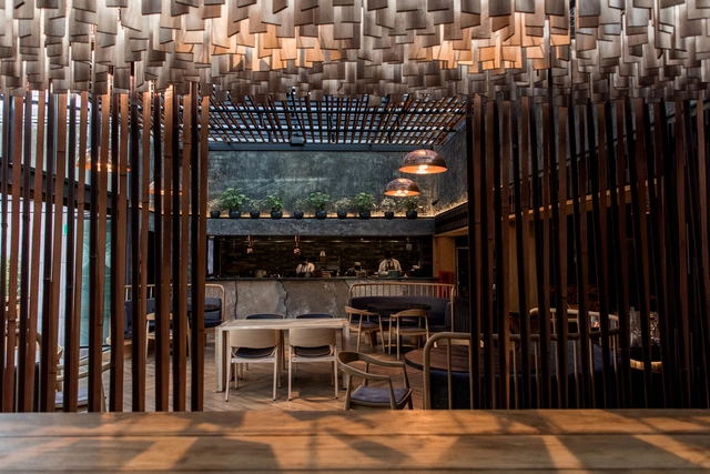 Restaurante Dondoh / Costa + Herrera Arquitectos - Fotografía interior, Restaurant, Fachada, Mesas, Sillas