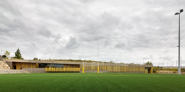Campo Antonio Martín / DIAZ DONCEL arquitectos - Fotografia de Exterior, Centro Poliesportivo