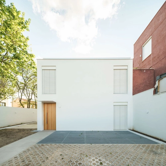 Casa Woodcase / Ayllón Paradela Deandrés arquitectos - Fotografía exterior, Casas, Puerta, Fachada, Escaleras