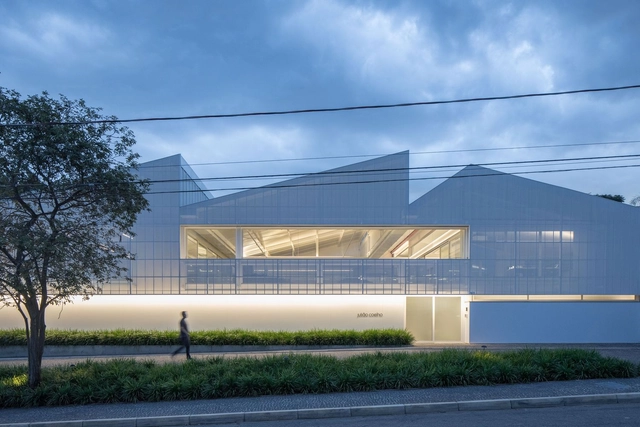 Firma de abogados / BLOCO Arquitetos + Renata Dutra Arquitetura - Fotografía exterior, Edificio De Oficinas