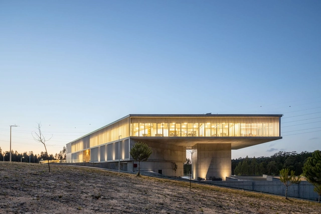 AOC Business Center / mube arquitectura - Exterior Photography, Office Buildings, Facade