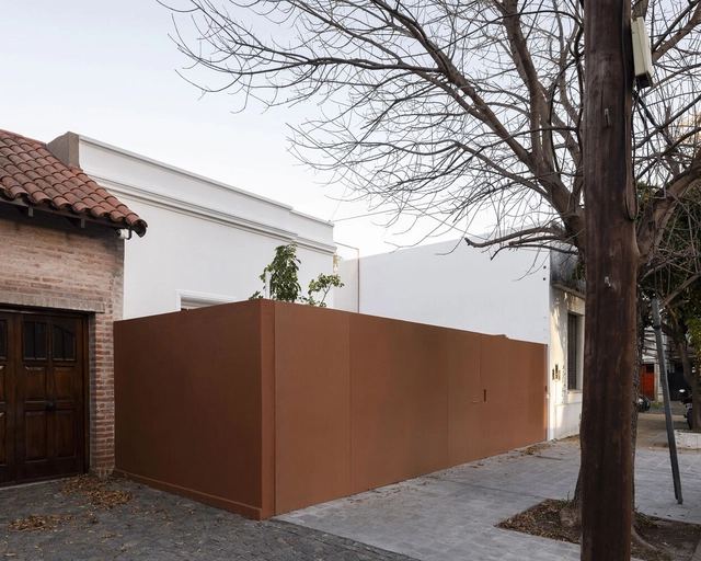 Casa MOO / Agustín Aguirre + FRAM arquitectos - Fotografía exterior, Renovación, Puerta, Fachada