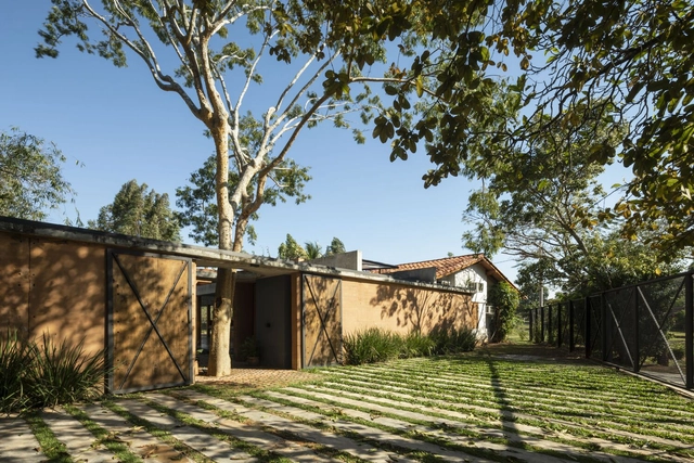 Casa en el bosque / Oficina X - Fotografía exterior, Casas, Jardín, Fachada