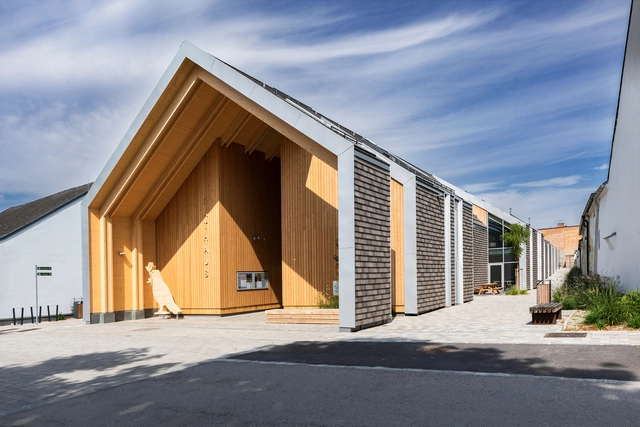 Centro Comunitário Großweikersdorf  / smartvoll - Fotografia de Exterior, Centro Comunitário, Fachada