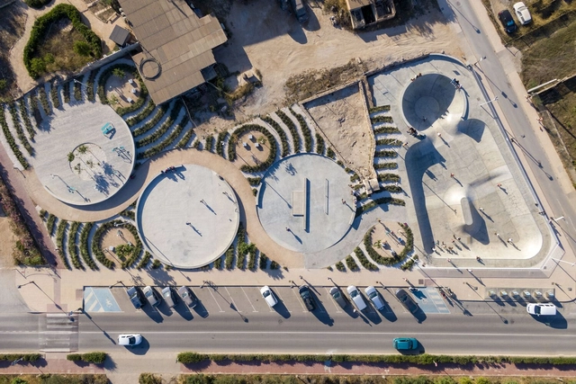 Usos deportivos en Sant Francesc Xavier / MCEA | Arquitectura - Planos, Sustentabilidad, Fachada, Arco