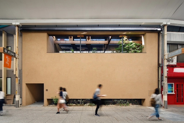 木制梁柱取代混凝土结构，高原诚吉食堂 / UID Architects - 室内图, 更新项目, 表皮