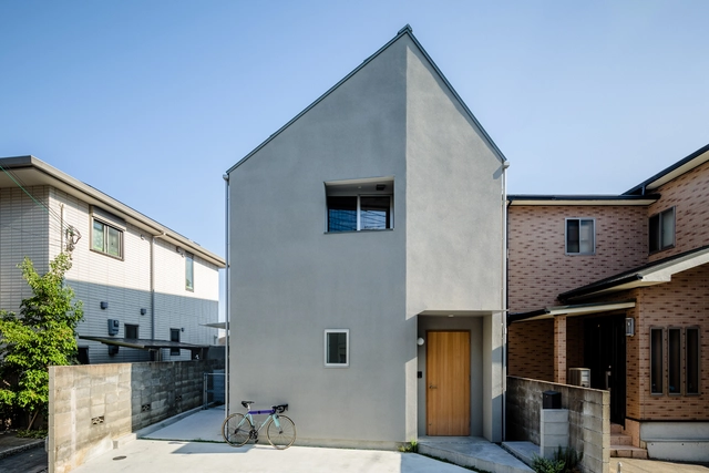 House in Toyonaka / SNARK + Ouvi - Exterior Photography, Houses, Door