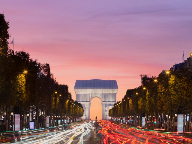 L'Arc de Triomphe's Wrapped Intervention Through the Lens of Jared Chulski - Featured Image