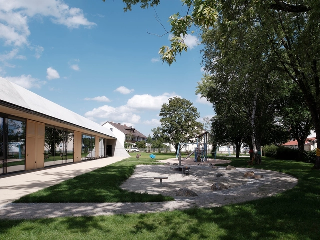 Jardín Infantil Endbachweg en Poing / Kunze Seeholzer Architekten - Fotografía exterior, Kindergarten