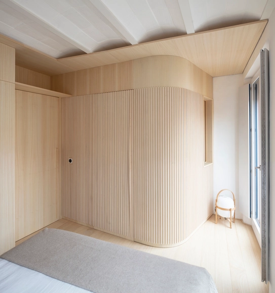 Reforma de una casa entre medianeras en Palamós / majoral·tissino, architects - Fotografía interior, Renovación, Dormitorio, Fachada, Camas